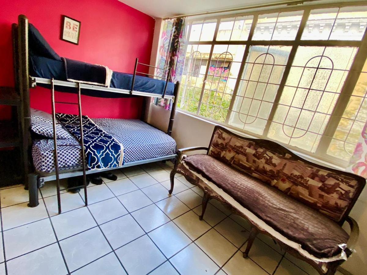 Free Spirit Hostel กัวดาลาฮารา ภายนอก รูปภาพ