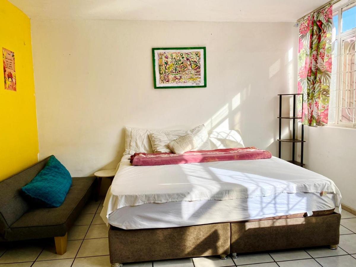 Free Spirit Hostel กัวดาลาฮารา ภายนอก รูปภาพ